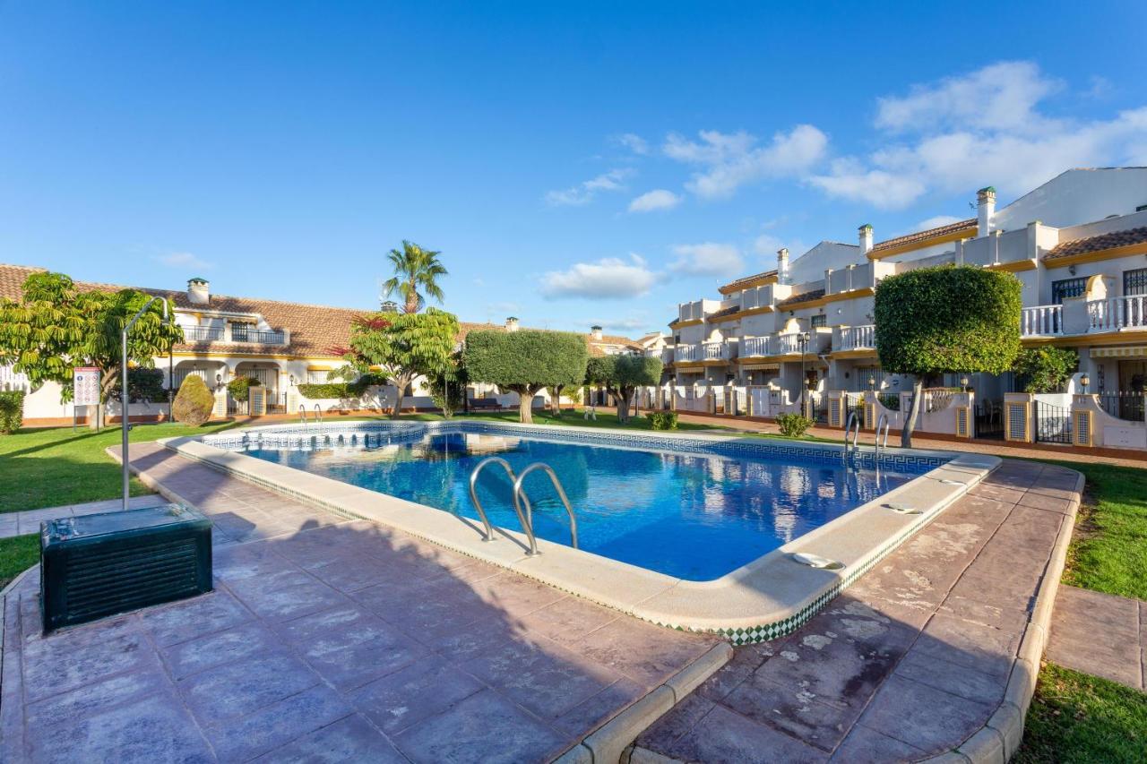 Pool-Side Townhouse In Cabo Roig Villa Orihuela Dış mekan fotoğraf